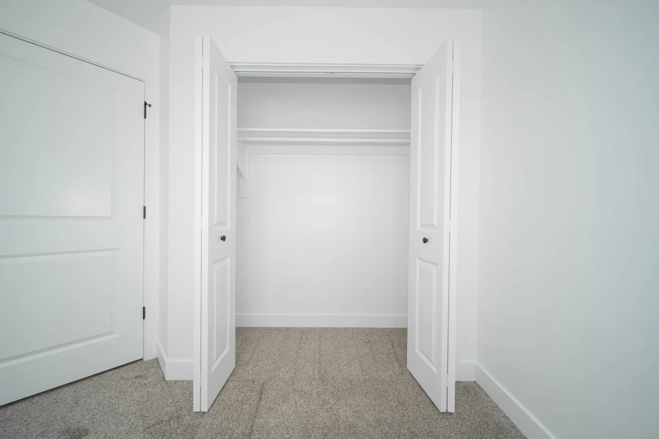 Bedroom Closet Door Installation Hardware Clothing Rack Door Casing Baseboard Finishing Painting