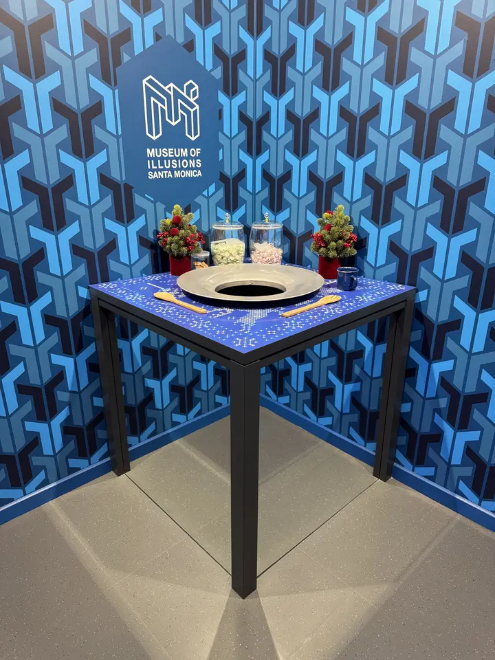 Exhibit Repair, Santa Monica